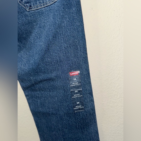 Levi’s Wedgie Straight Utility Jeans - Picture 4 of 7